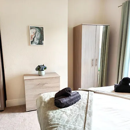 Douglas House, Near Hospital, Attractive And Comfy 2 Bedroom House With Enclosed Yard To Rear * Carlisle (Cumbria)