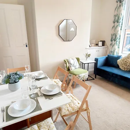 Douglas House, Near Hospital, Attractive And Comfy 2 Bedroom House With Enclosed Yard To Rear Apartment Carlisle (Cumbria)