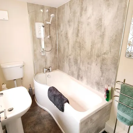 Apartment Douglas House, Near Hospital, Attractive And Comfy 2 Bedroom House With Enclosed Yard To Rear Carlisle (Cumbria)