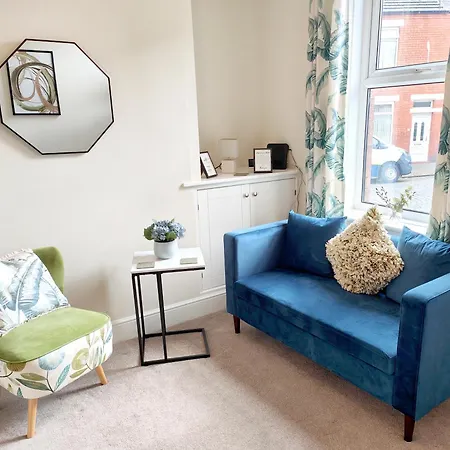 Douglas House, Near Hospital, Attractive And Comfy 2 Bedroom House With Enclosed Yard To Rear Карлайл