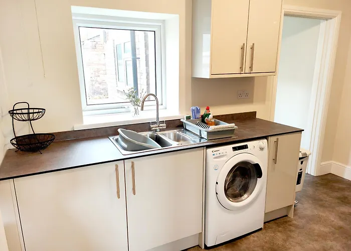 Douglas House, Near Hospital, Attractive And Comfy 2 Bedroom House With Enclosed Yard To Rear Carlisle (Cumbria)