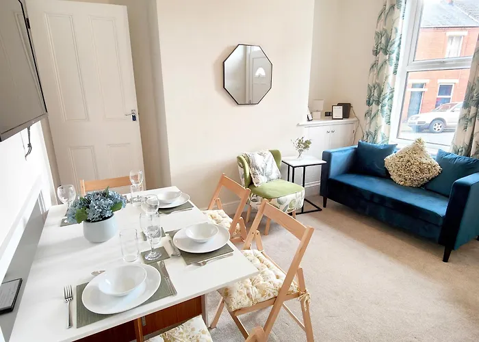 Douglas House, Near Hospital, Attractive And Comfy 2 Bedroom House With Enclosed Yard To Rear Apartment Carlisle (Cumbria)